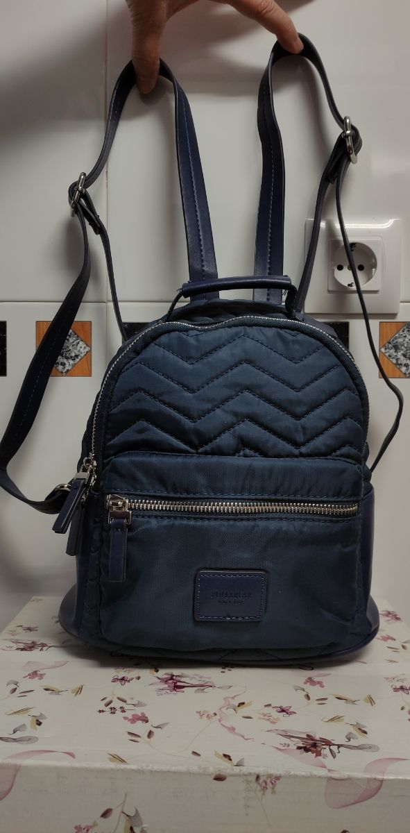 Mochila azul. Mochila nueva. Nueva.Bolso