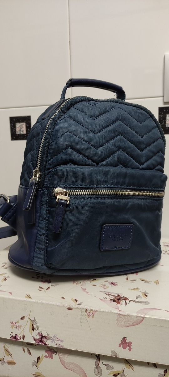 Mochila azul. Mochila nueva. Nueva.Bolso