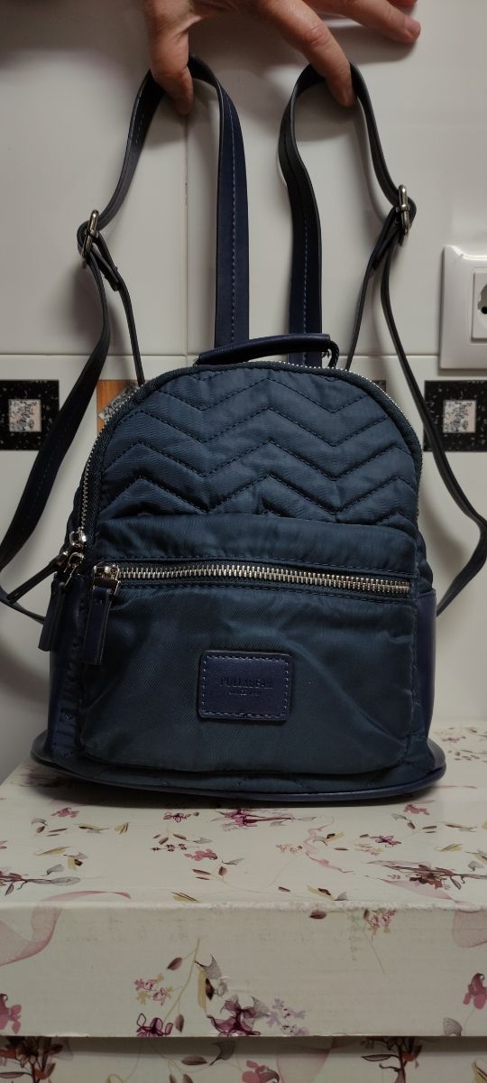 Mochila azul. Mochila nueva. Nueva.Bolso