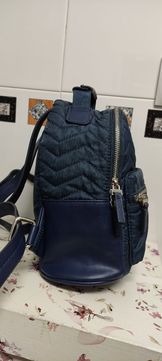 Mochila azul. Mochila nueva. Nueva.Bolso