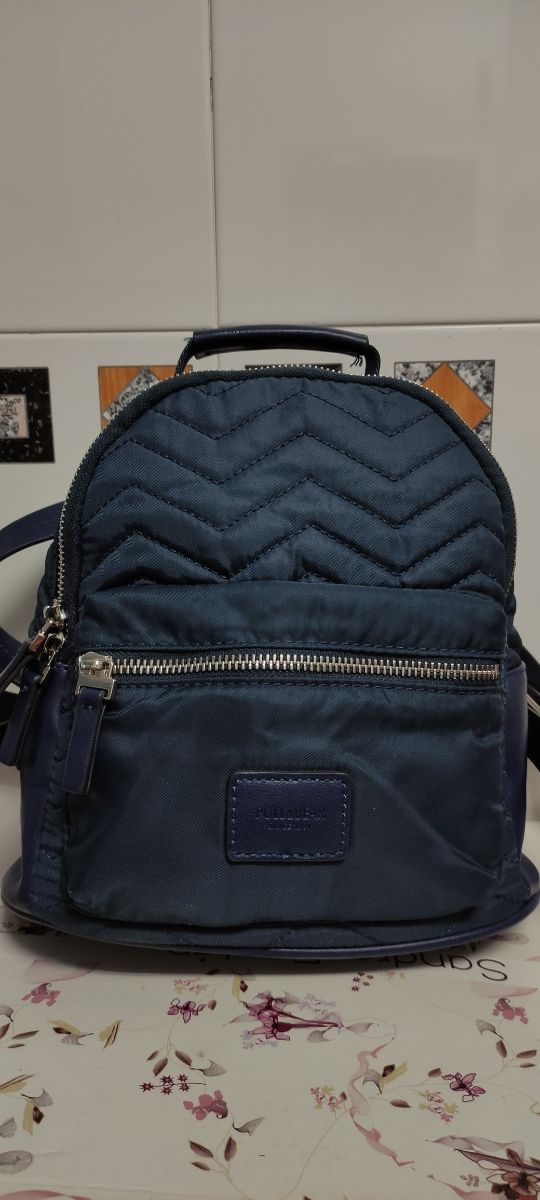 Mochila azul. Mochila nueva. Nueva.Bolso