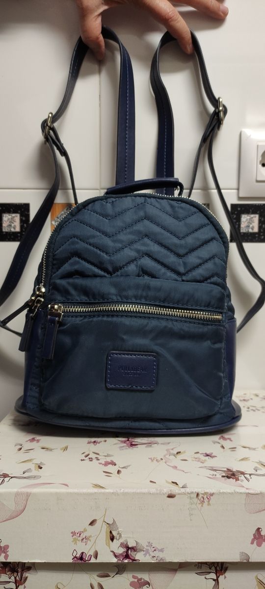 Mochila azul. Mochila nueva. Nueva.Bolso