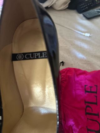 Zapatos de charol negro y amarillo de Cuplé. T 38