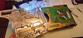 PS5 Mantenimiento Cambio Metal Líquido