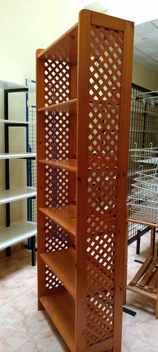 Estantería de madera