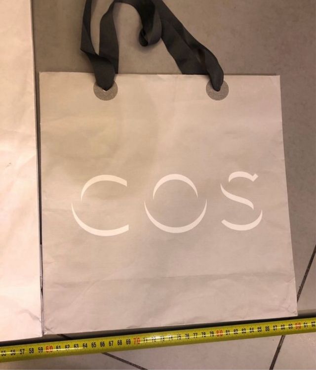 4 bolsas  de COS con asa  de tela , de papel