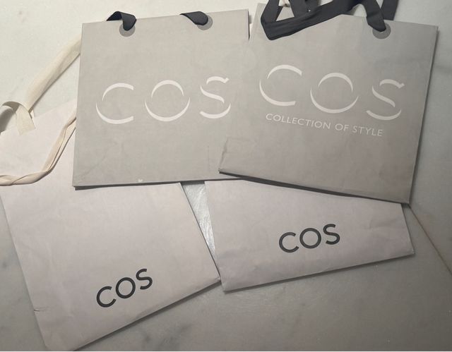 4 bolsas  de COS con asa  de tela , de papel