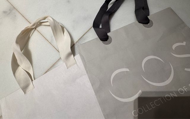4 bolsas  de COS con asa  de tela , de papel