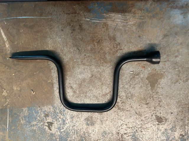 llave con boca destornillador rueda de repuesto