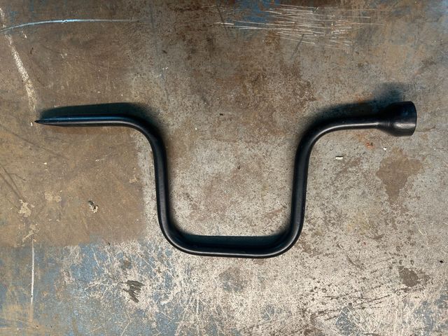 llave con boca destornillador rueda de repuesto