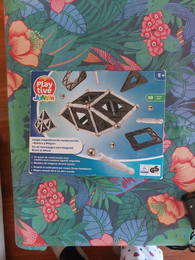 Juego magnético de construcción. 
