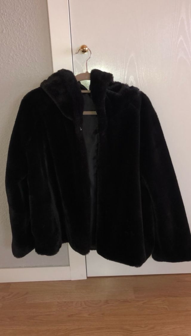 Abrigo pelo negro
