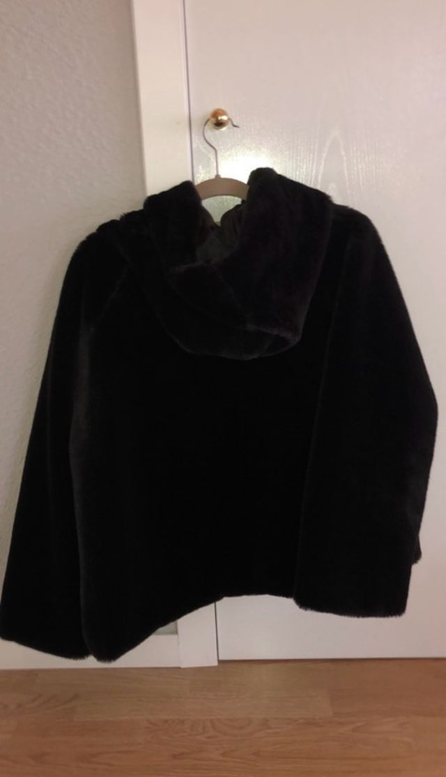 Abrigo pelo negro