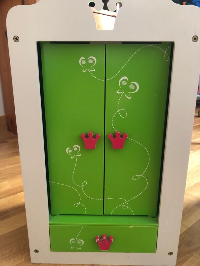 Armario madera muñecas