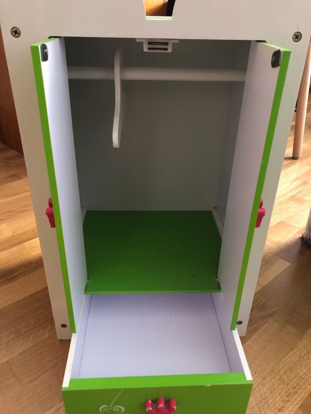 Armario madera muñecas