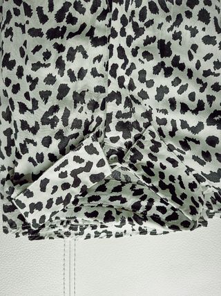 CAMISA BLANCO DE ANIMAL PINT EN NEGRO