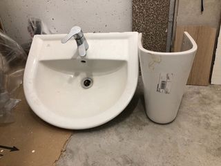 lavabo con pie y grfo