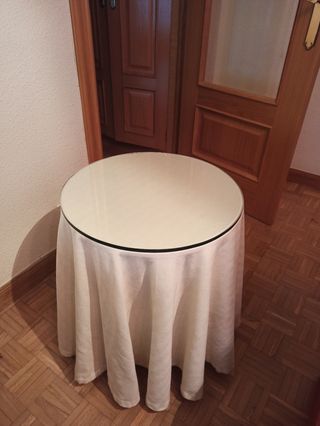 Mesa camilla.
Además hay otro cristal.