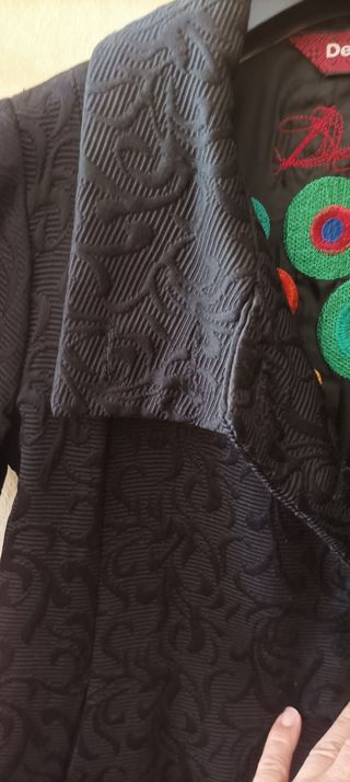 Bonito abrigo, marca Desigual