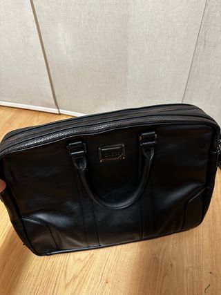 MALETIN GUESS / BOLSO DE ORDENADOR costo 110