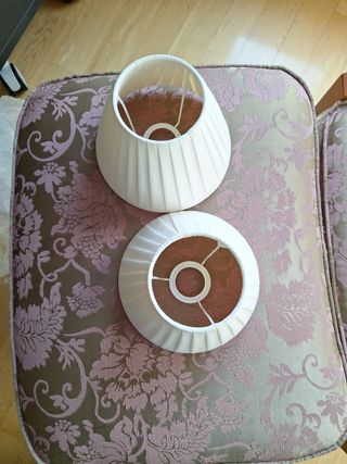 Dos Apliques pared con pantallas y bombillas