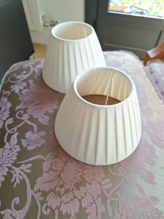 Dos Apliques pared con pantallas y bombillas