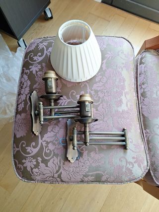 Dos Apliques pared con pantallas y bombillas