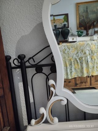 Cómoda con cajones y espejo