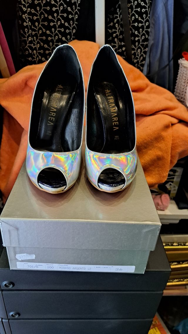 Zapatos de tacón alto en color plata 