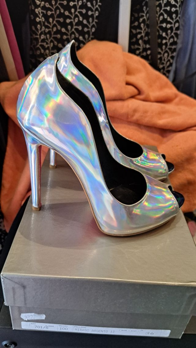 Zapatos de tacón alto en color plata 