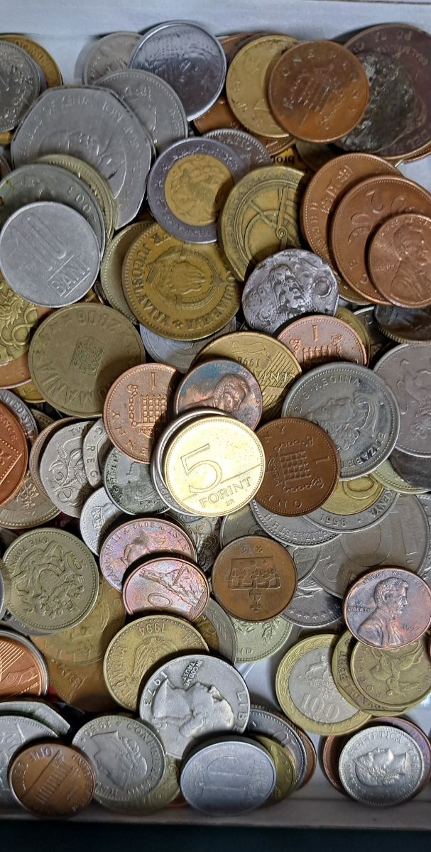 Vecchie monete varie nazionalità 