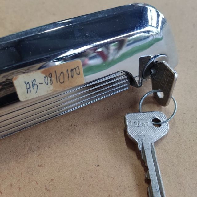 Manetas derecha y izquierda Seat 124 sport-850coup