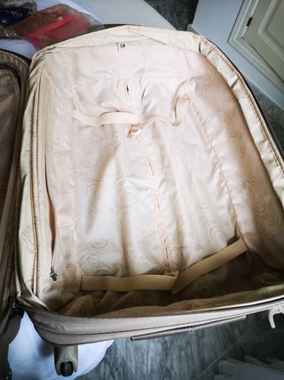 Maleta Samsonite mediana.