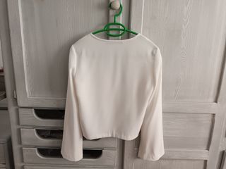 Blusa blanca de la talla S, marca ZARA.