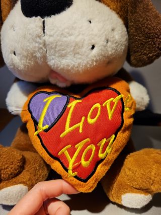 Peluche cane con cuore
