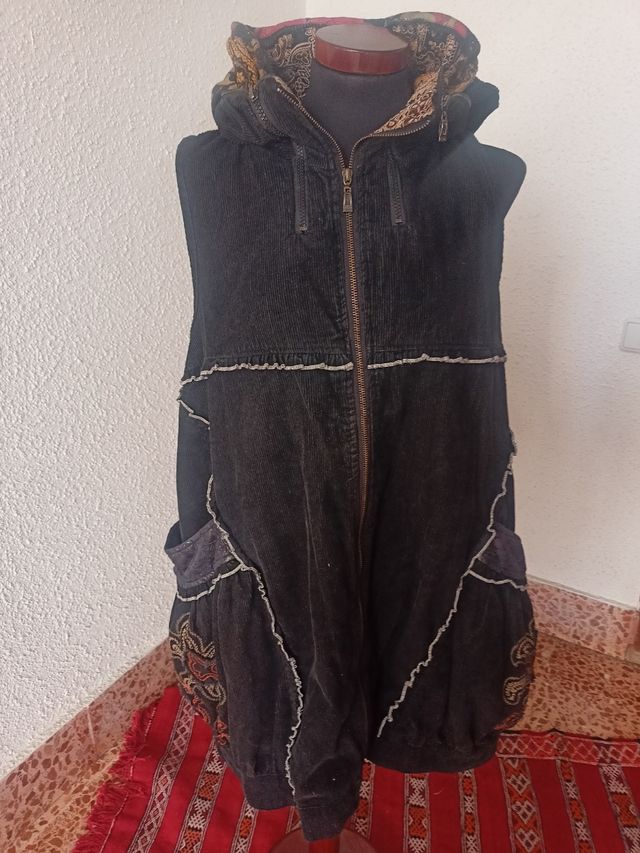 Chaleco bohemio en panilla negra