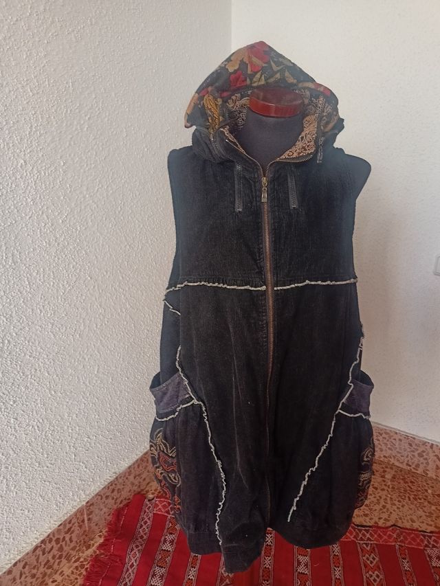 Chaleco bohemio en panilla negra