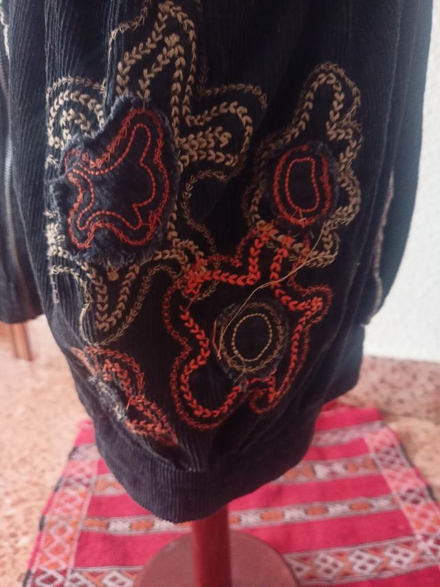 Chaleco bohemio en panilla negra