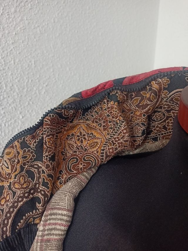 Chaleco bohemio en panilla negra