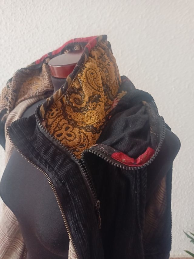 Chaleco bohemio en panilla negra