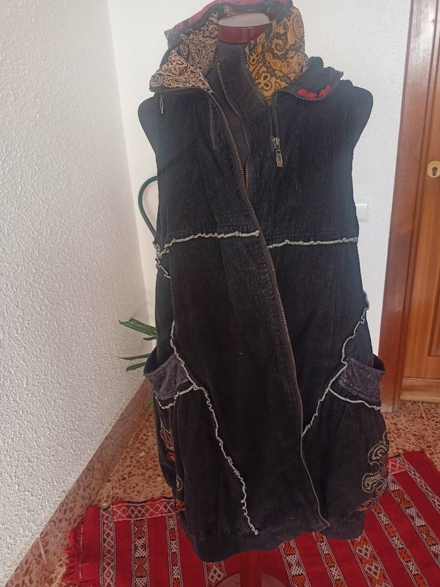 Chaleco bohemio en panilla negra