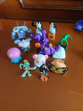 Muñecos y juguetes variados