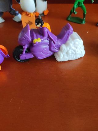 Muñecos y juguetes variados