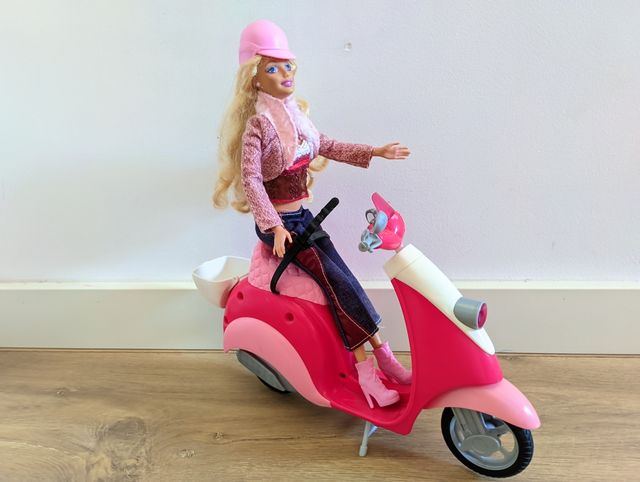 Moto original Barbie