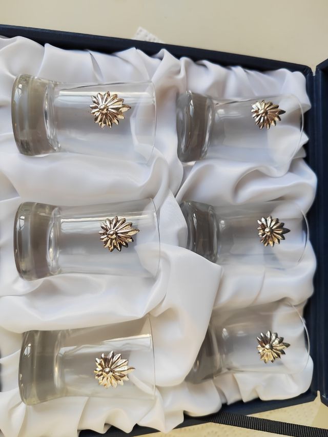 Juego de vasos de cristal y plata de ley