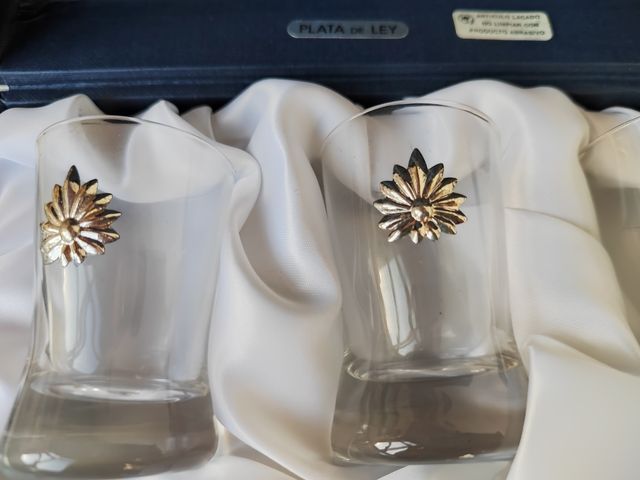 Juego de vasos de cristal y plata de ley