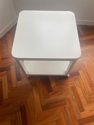 Mesa ruedas Tingby Ikea