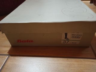 Stivali alti donna Bata numero 37