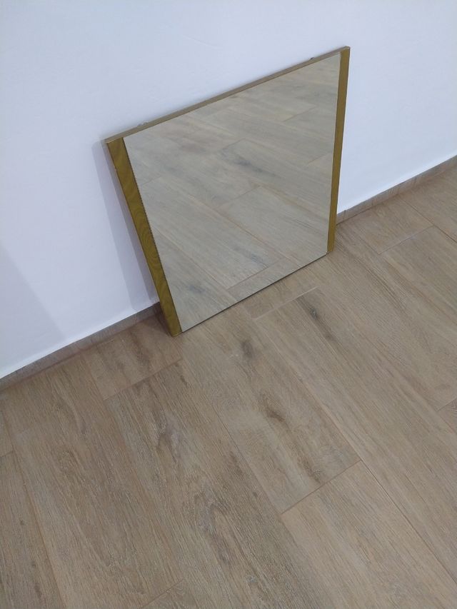 Espejo de pared. 60x60 cm