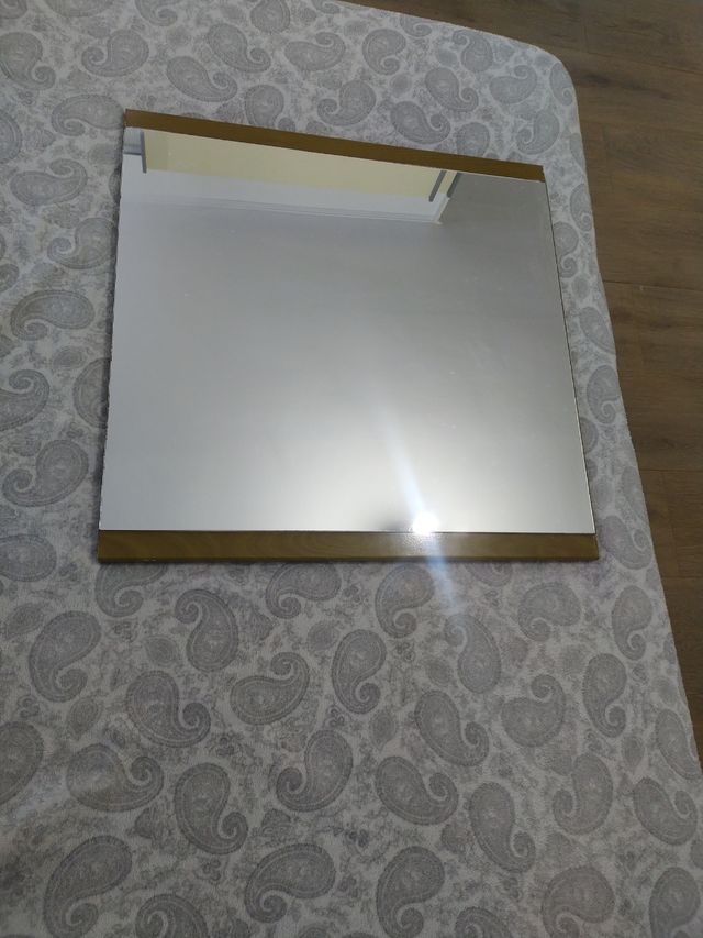 Espejo de pared. 60x60 cm